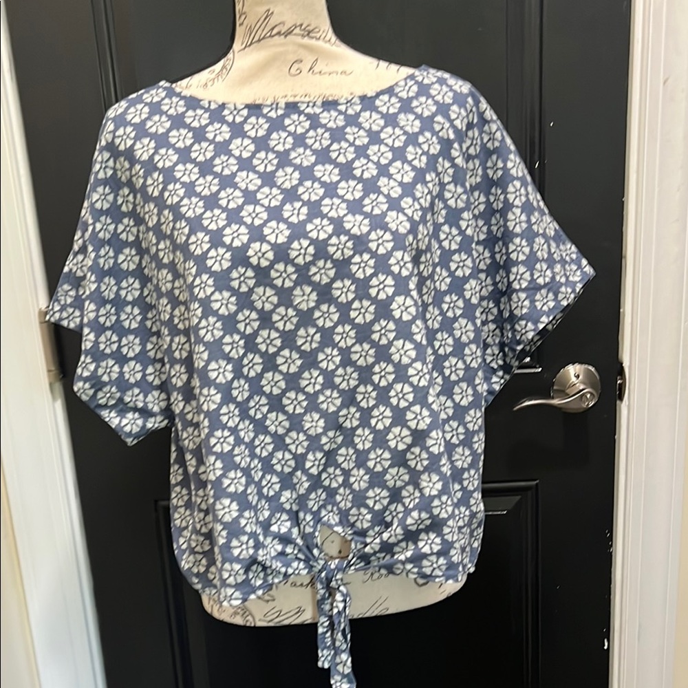 Floral Blue and White Women's Top